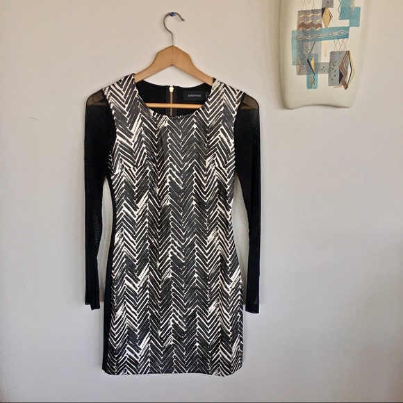 MINKPINK Dresses & Skirts - NWT MINKPINK Printed Dress with Mesh Sleeves